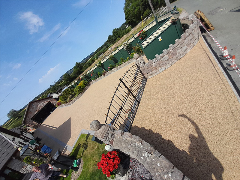 11 Resin bonded driveway with gated entrance