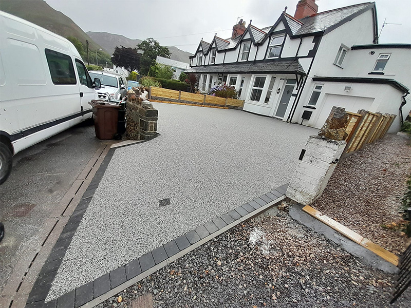 13 Resin bonded driveway