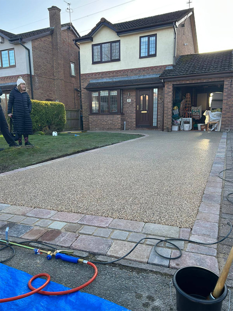 3 Resin bonded driveway with paved border
